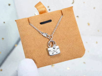 [Luna Brilliance]AMULETTE PEDANT SILVER NECKLACE