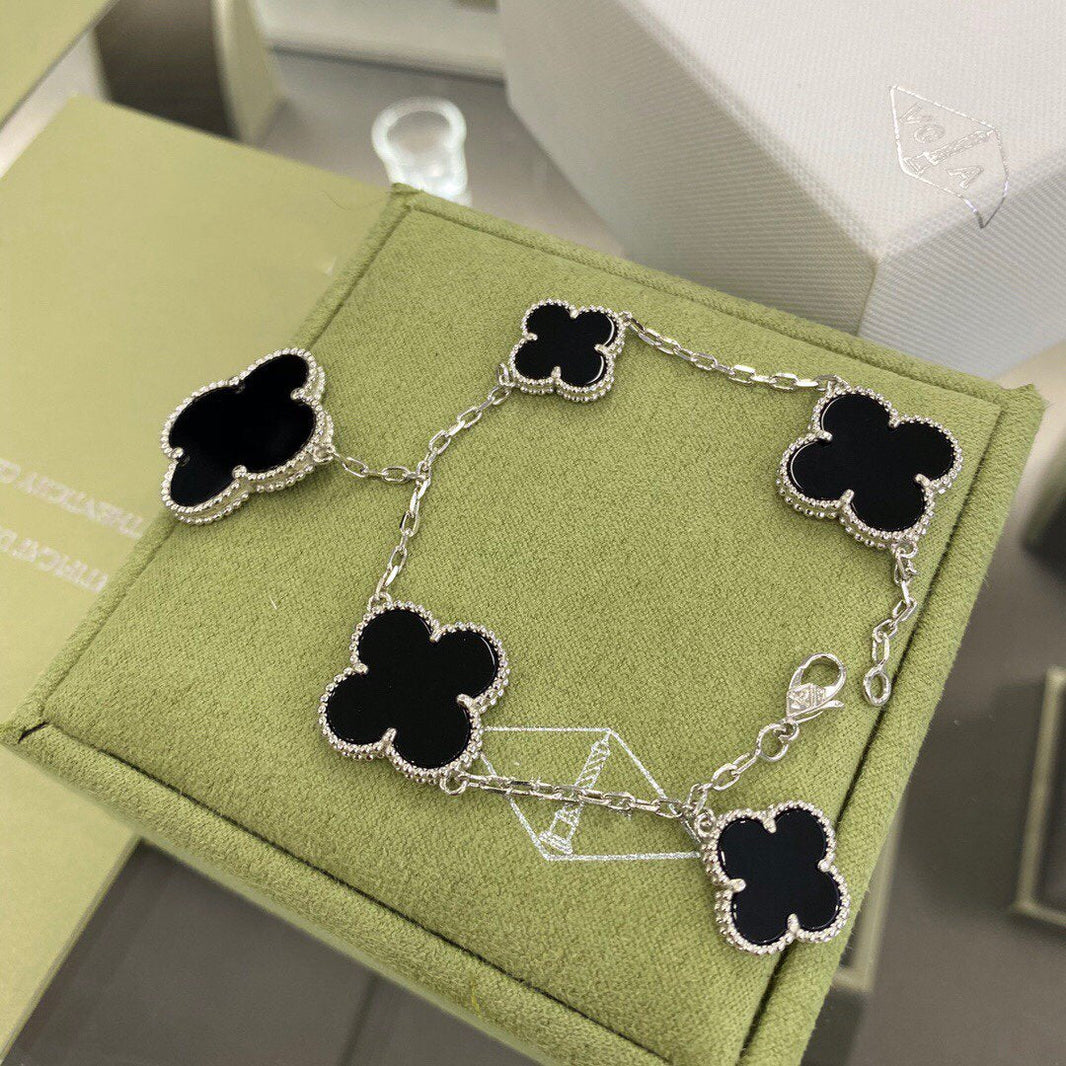 [Luna Brilliance]CLOVER 5 MOTIFS SIVLER ONYX BRACELET