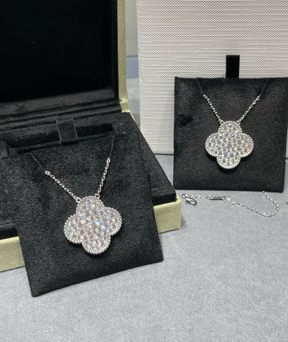 [Luna Brilliance]CLOVER 25MM LARGE PENDANT DIAMOND PAVED SILVER NECKLACE