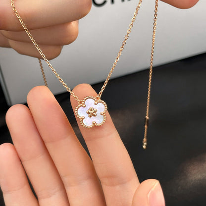 [Luna Brilliance]LUCKY  WHITE MOP  PLUM BLOSSOM NECKLACE