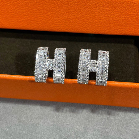 [Luna Brilliance]H STUD EARRINGS WITH SILVER DIAMONDS